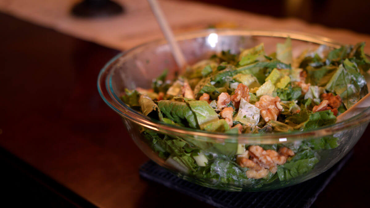 Crunchy Romaine Salad with Yogurt Dressing