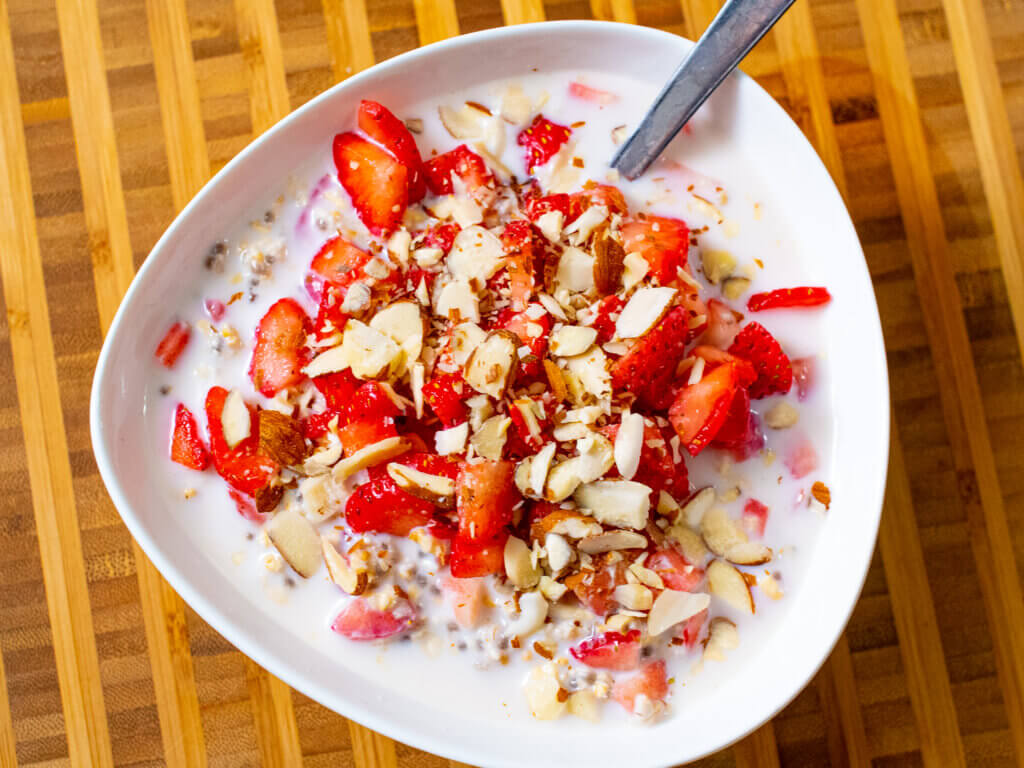 strawberry overnight oats